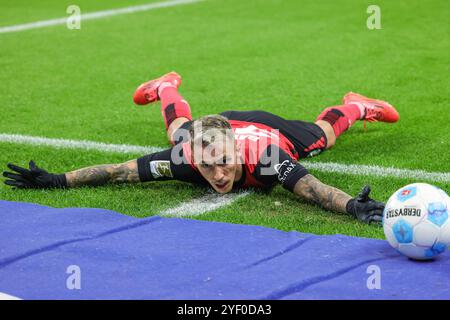 Alejandro Grimaldo de Bayer Leverkusen lors du match de Bundesliga entre le Bayer 04 Leverkusen et le VfB Stuttgart le 1er novembre 2024 à la BayArena de Leverkusen, Allemagne Banque D'Images