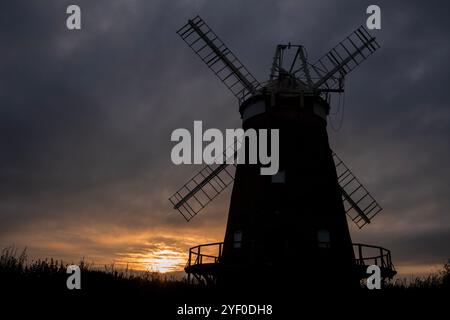 Thaxted Windmill Thaxted Essex UK septembre 2024 Thaxted Windmill également connu sous le nom de John Webb's Mill. Le moulin à vent a été construit en 1804 pour John Webb, un loca Banque D'Images