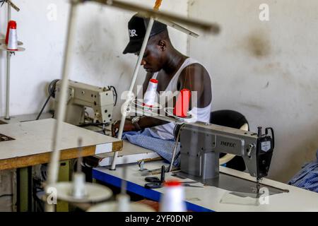 Atelier Tayloring à Fatick, Sénégal. Banque D'Images