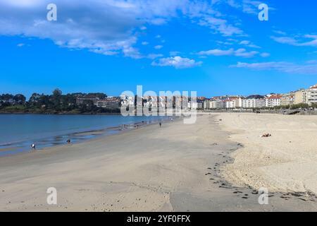 Sanxenxo, Espagne, 02 novembre 2024 : vue de la plage de Silgar pendant la vie quotidienne à Sanxeno, le 02 novembre 2024, à Sanxenxo, Espagne. Crédit : Alberto Brevers / Alamy Live News. Banque D'Images