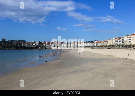 Sanxenxo, Espagne, 02 novembre 2024 : vue de la plage de Silgar pendant la vie quotidienne à Sanxeno, le 02 novembre 2024, à Sanxenxo, Espagne. Crédit : Alberto Brevers / Alamy Live News. Banque D'Images