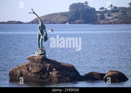 Sanxenxo, Espagne, 02 novembre 2024 : la sculpture 'A madama da Silgar' dans la vie quotidienne à Sanxeno, le 02 novembre 2024, à Sanxenxo, Espagne. Crédit : Alberto Brevers / Alamy Live News. Banque D'Images