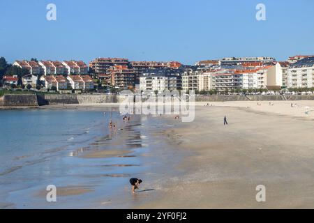 Sanxenxo, Espagne, 02 novembre 2024 : vue de la plage de Silgar pendant la vie quotidienne à Sanxeno, le 02 novembre 2024, à Sanxenxo, Espagne. Crédit : Alberto Brevers / Alamy Live News. Banque D'Images