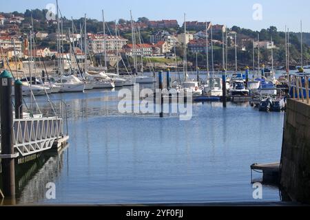 Sanxenxo, Espagne, 02 novembre 2024 : la rampe Praia dos Barcos dans la vie quotidienne à Sanxeno, le 02 novembre 2024, à Sanxenxo, Espagne. Crédit : Alberto Brevers / Alamy Live News. Banque D'Images