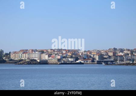 Sanxenxo, Espagne, 02 novembre 2024 : vue de Portonovo dans la vie quotidienne à Sanxeno, le 02 novembre 2024, à Sanxenxo, Espagne. Crédit : Alberto Brevers / Alamy Live News. Banque D'Images