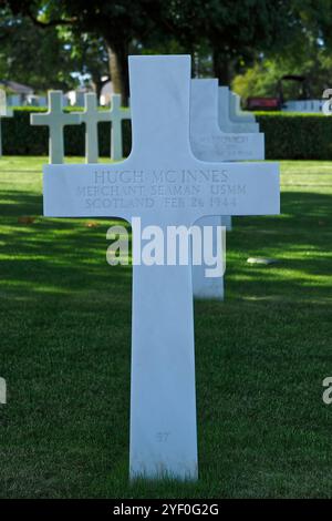 Tombe de l'écossais Hugh McInnes qui a servi avec l'USMM pendant la seconde Guerre mondiale, cimetière américain de Cambridge et Memorial, Madingley Rd, Cambridge, Angleterre, Royaume-Uni Banque D'Images