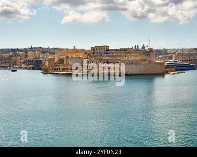 Vue panoramique sur la Valette et le Grand Port, Malte Banque D'Images