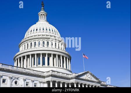 Washington, États-Unis. 30 octobre 2024. Le Capitole des États-Unis, siège du Congrès des États-Unis, Washington, 30 octobre 2024. Le Capitole de nos jours est rempli principalement de touristes et de travailleurs préparant les tribunes pour l'investiture du nouveau président des États-Unis. Le Congrès est en pause et les législateurs font campagne dans leurs districts. Crédit : Alan Lexa/CTK photo/Alamy Live News Banque D'Images