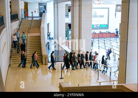 Washington, États-Unis. 30 octobre 2024. Le Capitole des États-Unis, siège du Congrès des États-Unis, Washington, 30 octobre 2024. Le Capitole de nos jours est rempli principalement de touristes et de travailleurs préparant les tribunes pour l'investiture du nouveau président des États-Unis. Le Congrès est en pause et les législateurs font campagne dans leurs districts. Crédit : Alan Lexa/CTK photo/Alamy Live News Banque D'Images