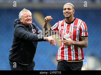 Ewood Park, Blackburn, Royaume-Uni. 2 novembre 2024. EFL Championship Football, Blackburn Rovers contre Sheffield United ; Chris Wilder, manager de Sheffield United, célèbre avec Vinicius Souza Credit : action plus Sports/Alamy Live News Banque D'Images