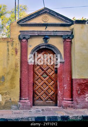 Porte de maison à Calle Aldama, San Miguel de Allende, Mexique Banque D'Images
