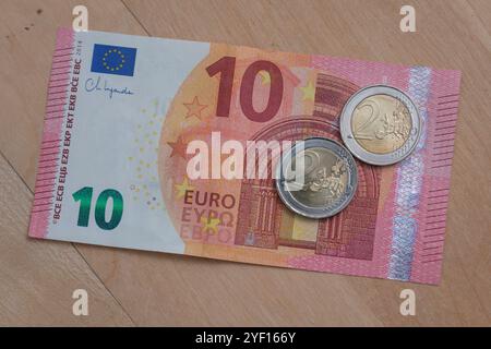 Symbolfoto zur Einführung eines Mindestlohns von 14 Euro *** photo symbolique de l'introduction d'un salaire minimum de 14 euros Nordrhein-Westfalen Deutschland, Allemagne GMS17964 Banque D'Images