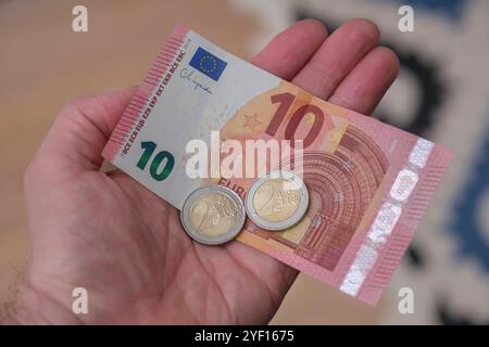 Symbolfoto zur Einführung eines Mindestlohns von 14 Euro *** photo symbolique de l'introduction d'un salaire minimum de 14 euros Nordrhein-Westfalen Deutschland, Allemagne GMS17966 Banque D'Images