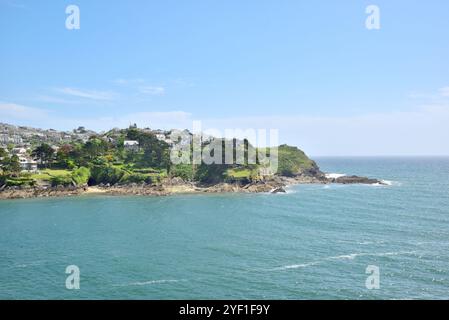 Vue sur l'estuaire de Fowey en direction de Polruan, Cornwall. Banque D'Images