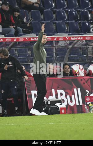 Salzbourg, Autriche. 02 novembre 2024. SALZBOURG, AUTRICHE - 2 NOVEMBRE : entraîneur-chef Pepijn Lijnders de Salzbourg lors du match de l'Admiral Bundesliga entre le FC Red Bull Salzburg et le GAK 1902 au Red Bull Arena le 2 novembre 2024 à Salzbourg, Autriche. 241102 SEPA 26 026 - 20241102 PD8595 crédit : APA-PictureDesk/Alamy Live News Banque D'Images