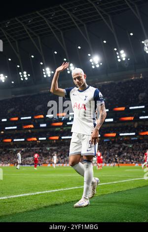 Londres, Angleterre. 24 octobre 2024. Richarlison (9 ans) de Tottenham Hotspur vu lors du match de l'UEFA Europa League entre Tottenham Hotspur et l'AZ Alkmaar au stade Tottenham Hotspur à Londres. Banque D'Images