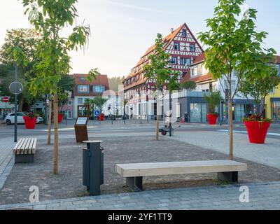 Balingen, Allemagne - 2 octobre 2023 : place urbaine récemment conçue dans le centre historique Banque D'Images