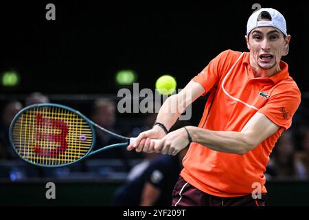 Paris, France, France. 2 novembre 2024. Le Français Ugo HUMBERT lors des six jours du tournoi de tennis Rolex Paris Masters 1000 à Accor Arena le 2 novembre 2024 à Paris. (Crédit image : © Matthieu Mirville/ZUMA Press Wire) USAGE ÉDITORIAL SEULEMENT! Non destiné à UN USAGE commercial ! Banque D'Images