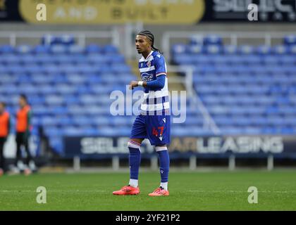 2 novembre 2024 ; Select car Leasing Stadium, Reading, Berkshire, Angleterre ; FA Cup First Round Football, Reading versus Fleetwood Town ; Shay Spencer de Reading Banque D'Images