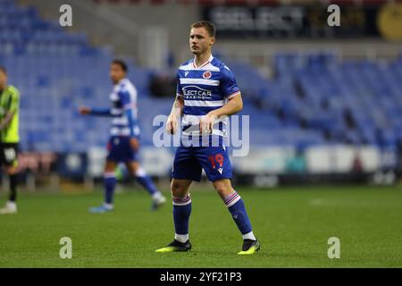 2 novembre 2024 ; Select car Leasing Stadium, Reading, Berkshire, Angleterre ; FA Cup First Round Football, Reading versus Fleetwood Town ; Jayden Wareham de Reading Banque D'Images