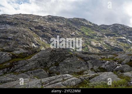 Rochers en Norvège à la douane de Bjornfjell à la frontière de la Norvège et de la Suède Banque D'Images