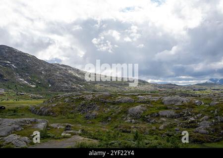 Rochers en Norvège à la douane de Bjornfjell à la frontière de la Norvège et de la Suède Banque D'Images