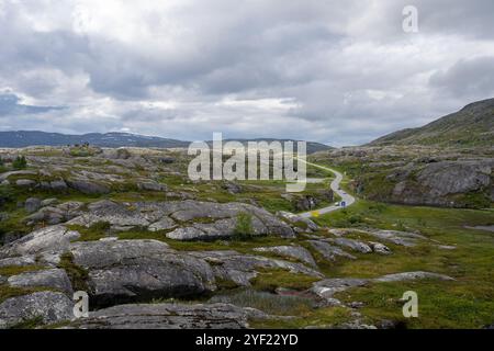 Rochers en Norvège à la douane de Bjornfjell à la frontière de la Norvège et de la Suède Banque D'Images