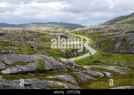 Rochers en Norvège à la douane de Bjornfjell à la frontière de la Norvège et de la Suède Banque D'Images