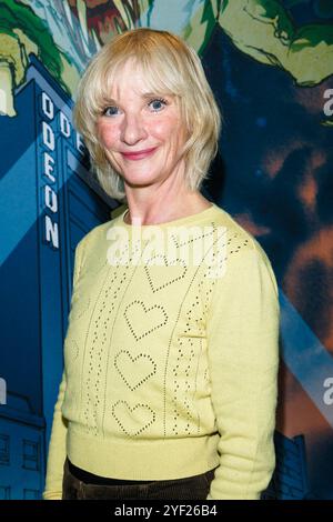 Londres, Royaume-Uni. 02 novembre 2024. Jane Horrocks photographiée au mur des médias pour la première fois britannique Time Travel is Dangerous lors du Frightfest Halloween le samedi 2 novembre 2024 à ODEON luxe West End, Londres. Photo de Julie Edwards. Crédit : JEP Celebrity photos/Alamy Live News Banque D'Images
