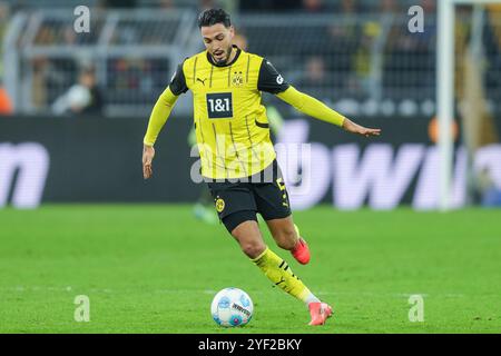 Allemagne. 02 novembre 2024. Fussball 1. Bundesliga 9. Spieltag Borussia Dortmund - RB Leipzig AM 02.11.2024 im signal Iduna Park in Dortmund Ramy Bensebaini ( Dortmund ) les règlements du LDF interdisent toute utilisation de photographies comme séquences d'images et/ou quasi-vidéo. Foto : Revierfoto crédit : ddp Media GmbH/Alamy Live News Banque D'Images