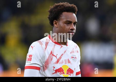 Dortmund, Allemagne. 02 novembre 2024. Fussball 1. Bundesliga 9. Spieltag Borussia Dortmund - RB Leipzig AM 02.11.2024 im signal Iduna Park in Dortmund Forzan Assan Ouedraogo ( Leipzig ) la réglementation du LDF interdit toute utilisation de photographies comme séquences d'images et/ou quasi-vidéo. Foto : Revierfoto crédit : ddp Media GmbH/Alamy Live News Banque D'Images