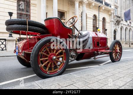 Fiat 130HP 1904 exposée au spectacle automobile St James 2024 à Pall Mall London UK Banque D'Images