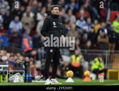 Fabian Hürzeler L'entraîneur-chef de Brighton & Hove Albion regarde pendant le match de premier League Liverpool vs Brighton et Hove Albion à Anfield, Liverpool, Royaume-Uni, le 2 novembre 2024 (photo de Cody Froggatt/News images) Banque D'Images