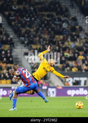 Wolverhampton, Royaume-Uni. 02 novembre 2024. Wolverhampton, Angleterre, 2 novembre 2024 : Joao Gomes (8 Wolves) tombe pendant le match de premier League entre Wolverhampton Wanderers et Crystal Palace au stade Molineux à Wolverhampton, Angleterre (Natalie Mincher/SPP) crédit : SPP Sport Press photo. /Alamy Live News Banque D'Images