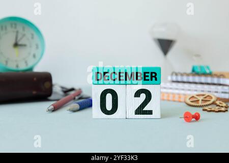 Pot de fleurs et calendrier pour la saison des neiges à partir du 02 décembre. Hiver Banque D'Images