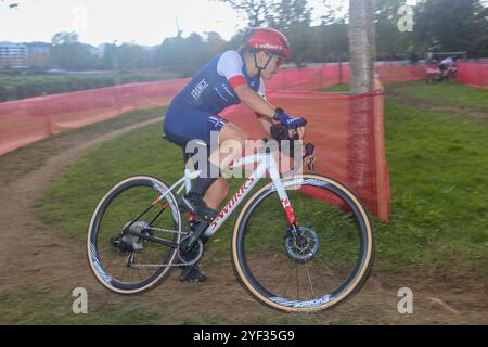 Pontevedra, Galice, Espagne. 2 novembre 2024. Pontevedra, Espagne, 02 novembre 2024 : la cycliste française Célia Gery (1C) lors de la deuxième journée des Championnats d'Europe de Cyclocross, le 02 novembre 2024, à Pontevedra, Espagne. (Crédit image : © Alberto Brevers/Pacific Press via ZUMA Press Wire) USAGE ÉDITORIAL SEULEMENT! Non destiné à UN USAGE commercial ! Crédit : ZUMA Press, Inc/Alamy Live News Banque D'Images