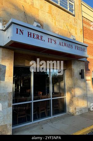 Alexandria, Virginie, États-Unis. 2 novembre 2024. Vue d'un vendredi TGI à Alexandria, en Virginie, alors que la chaîne de restaurants dépose une demande de protection contre la faillite le 2 novembre 2024. Crédit : Mpi34/Media Punch/Alamy Live News Banque D'Images