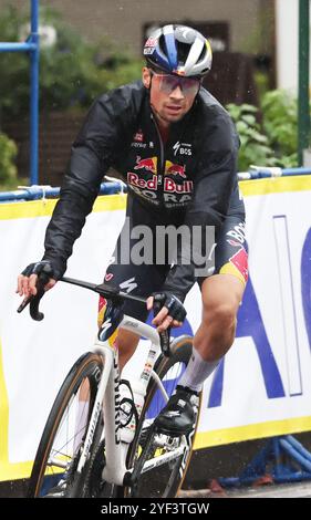 Saitama, Japon. 2 novembre 2024. Le cycliste slovène Primoz Roglic de Red Bull-Bora-Hansgrohe fait de la vitesse sur le Tour de France Saitama Criterium à Saitama, banlieue de Tokyo, le samedi 2 novembre 2024. Roglic termine deuxième au Saitama Criterium. (Photo de Yoshio Tsunoda/AFLO) crédit : Aflo Co. Ltd./Alamy Live News Banque D'Images