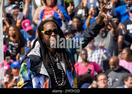 ATLANTA, GÉORGIE - 02 NOVEMBRE : le rappeur et acteur américain 2 Chainz assiste à un rassemblement du vice-président américain Kamala Harris, le candidat du Parti démocrate 2024 au Atlanta Civic Center, à Atlanta, Géorgie, le samedi 2 novembre 2024. ( Credit : Phil Mistry/Alamy Live News Banque D'Images