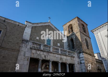 La cathédrale de San Clemente est le lieu de culte principal dans la ville de Teano, en Campanie, et le siège du diocèse de Teano-Calvi Banque D'Images