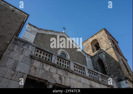 La cathédrale de San Clemente est le lieu de culte principal dans la ville de Teano, en Campanie, et le siège du diocèse de Teano-Calvi Banque D'Images