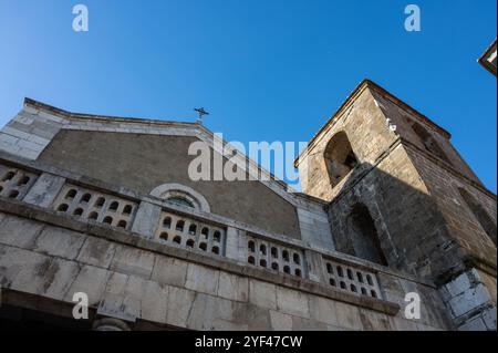 La cathédrale de San Clemente est le lieu de culte principal dans la ville de Teano, en Campanie, et le siège du diocèse de Teano-Calvi Banque D'Images