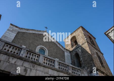 La cathédrale de San Clemente est le lieu de culte principal dans la ville de Teano, en Campanie, et le siège du diocèse de Teano-Calvi Banque D'Images