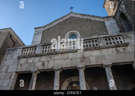 La cathédrale de San Clemente est le lieu de culte principal dans la ville de Teano, en Campanie, et le siège du diocèse de Teano-Calvi Banque D'Images