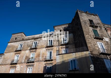 Teano, Caserta, Campanie. Ville d'origine pré-romaine, située sur les pentes du massif volcanique de Rocamonfina. Vue sur le centre historique. Banque D'Images