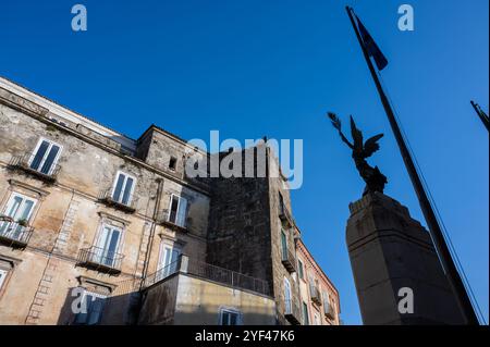 Teano, Caserta, Campanie. Ville d'origine pré-romaine, située sur les pentes du massif volcanique de Rocamonfina. Vue sur le centre historique. Banque D'Images