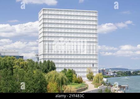 Bâle, Suisse - vue du bâtiment Novartis Asklepios 8, un complexe de tours construit sur un campus universitaire. Banque D'Images