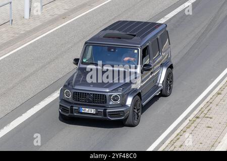 Nürburg, Allemagne - vue sur une Mercedes-AMG G 63 grise conduisant dans une rue. Banque D'Images