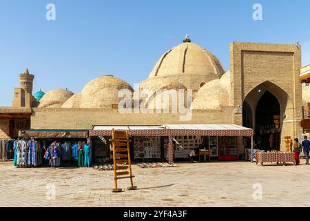 Vue du bazar Toki Zargaron dans la vieille ville de Boukhara, Ouzbékistan. Banque D'Images