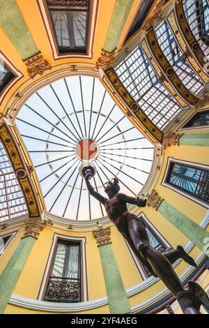 Valladolid, Espagne. 17 août 2024. Passage Gutiérrez, galerie commerciale inaugurée en 1886 à Valladolid, Espagne Banque D'Images